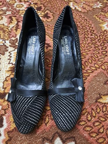 женские кожаные туфли лодочки: Туфли, 40, цвет - Черный, Новый