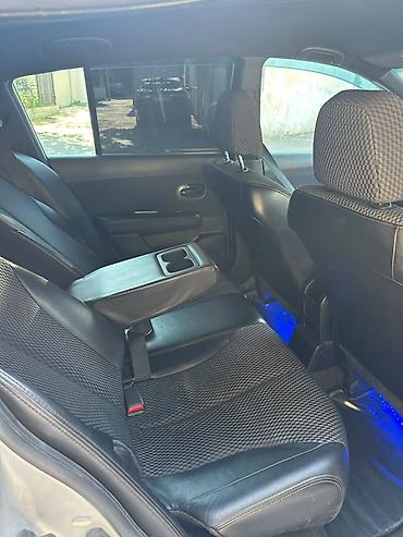 keys sat: Nissan Tiida hatchback – gümüşü rəng Texniki və dizayn: - Korpus: 5 — 2