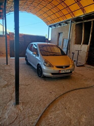 авто сатып алуу: Honda Fit: 2001 г., 1.5 л, Вариатор, Бензин, Хетчбек