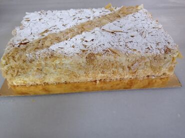 tortlarin bezedilmesi: Ən keyfiyyətli kərə yağı ilə hazirlanan Napaleon tortu