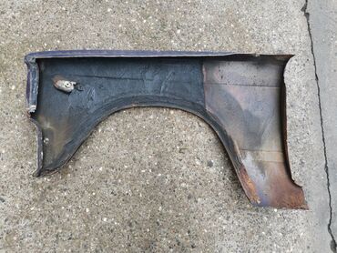 Auto delovi: Prednje desno krilo Lada 2104 Karavan, Lada 2105, Lada 2107 Riva. U — 10