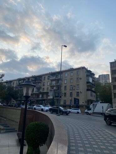 Mağazalar: Yasamal rayonu Dovlet Statistika Komitesinin yani bina prospektin — 5