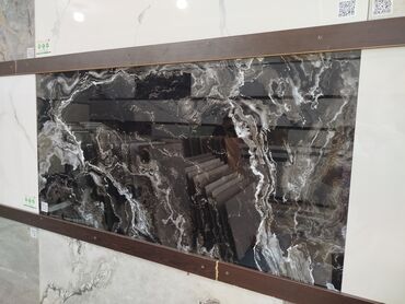 Строительные блоки: Mərmər görünüşlü bu keramik plitə qara fon üzərində ağ damarlarla