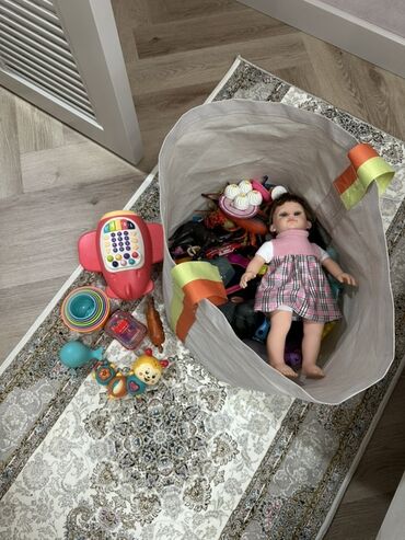 жёлтый домик: Разные игрушки для 1-5 лет- пирамида, куклы, животные, посуда, все