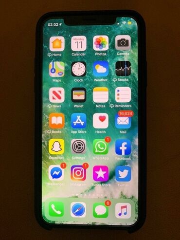 Apple iPhone: IPhone 11, Б/у, 64 ГБ, Черный, Защитное стекло, Кабель, 82 %