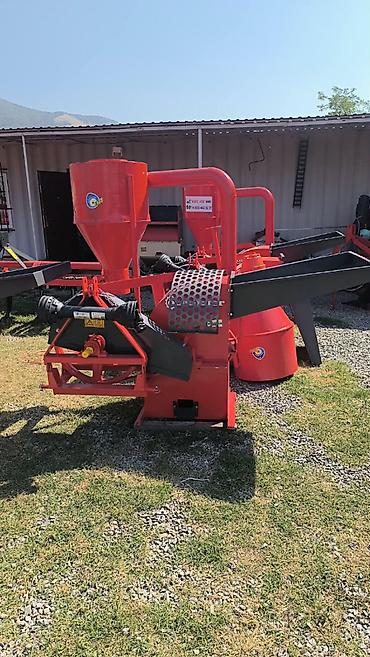 durmaz traktor: Yem qıran – 40 bıçaqlı, traktor PTO ilə işləyən model. Mısır, arpa — 2