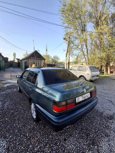 Volkswagen: Volkswagen Vento: 1996 г., 1.8 л, Механика, Бензин, Седан