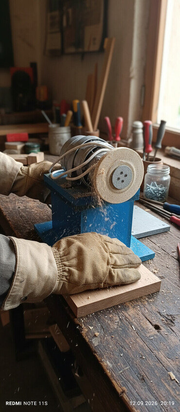 Другие инструменты: Продаю инструменты:Точило, двигатель на 220 в,180 вт,2800 оборотов — 1