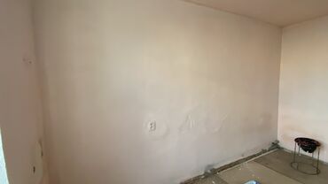 сдаю дом на длительный срок: Сдаю кв 
Есть все удобства 
Сан узел душ отдельно внутри
Район тихий