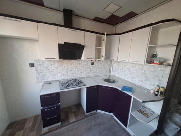 Divan və masa dəstləri: Mətbəx mebeli satılır 200₼. Əla vəziyyətdədir. Ölçü 4m. Üzərində