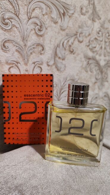malekul parfum: Malekul 02 dubay klass
qaliciliqi 5.6 saat 
baqli qutuda 100ml