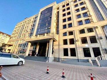 Продажа квартир: Сдаю Офис, 75 м², В бизнес центре, 1 линия, С отдельной кухней, С отдельным входом