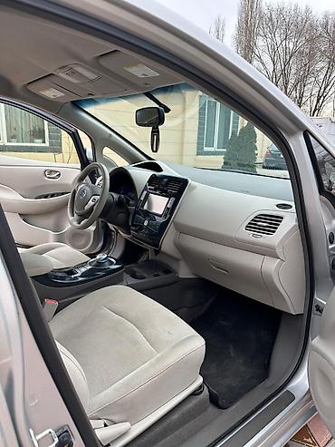 Nissan: Nissan Leaf: 2011 г., Электромобиль, Хэтчбэк — 4