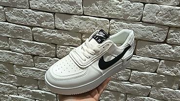 Patike: 👑Broj 36-41 ✅Cena 2500 din Patike Nike Air – bele sa crnim Swoosh — 2