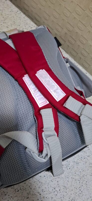 Məktəb çantaları: Fərqli ölçü və dizaynlarda uşaq çantaları dəsti. Çantalar müxtəlif — 16