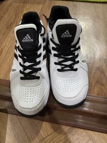 полуклассика обувь мужская: Мужские кроссовки, 41, Adidas, Новый, цвет - Белый, Самовывоз, Платная доставка