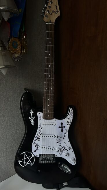 гитара для новичка: 🔥 Продаю кастомный Stratocaster в готик-метал стиле! 🔥 Ищешь гитару с