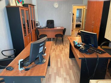 Ofislər: Ofis Nizami metrosunun yanında,. Sahəsi 70kv. Əşyalarla birlikdə — 3