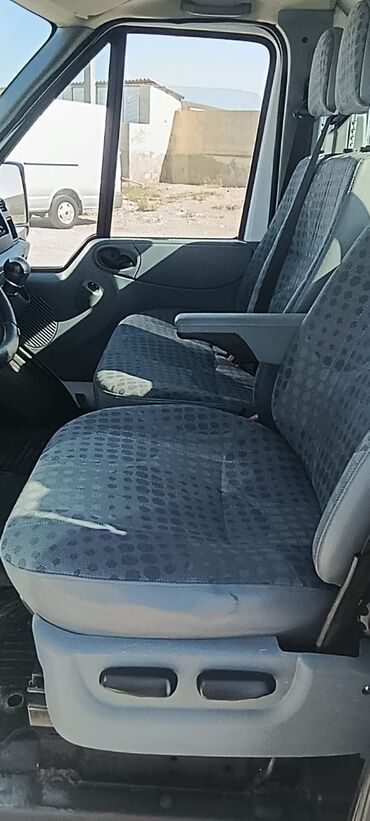 Yük maşınları: Ford Transit pikap/döngə bortlu yük maşını Xüsusiyyətlər: - — 7
