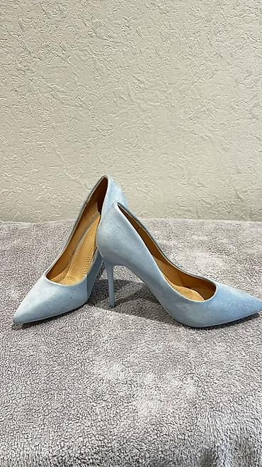 baletkalar: Zərif açıq mavi rəngli qadın tuflisi - Model: klassik “pointed-toe” — 1
