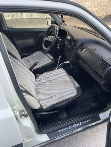 лабавой портер: Volkswagen Golf: 1993 г., Хетчбек