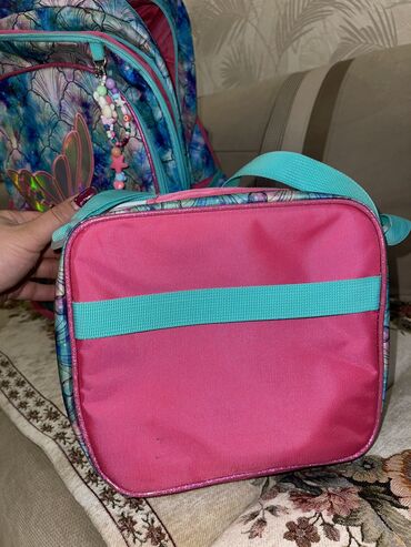Çantalar: Mektebli çantasi ve yemek çantasi. Dest sekilde satilir. Sentyabrda — 16