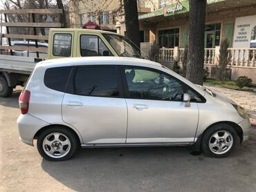 фит автомобиль: Honda Fit: 2001 г., 1.3 л, Вариатор, Бензин, Хэтчбэк