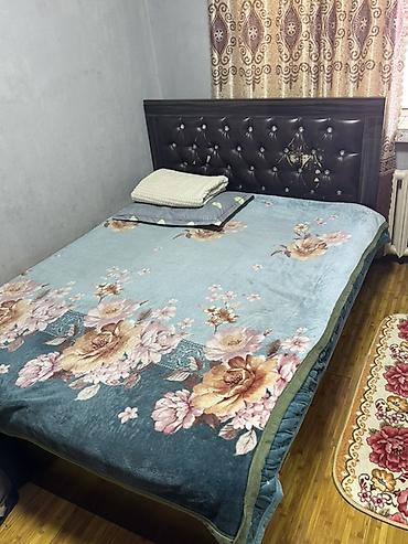 матрас тошок: Двуспальная кровать с мягким изголовьем + комплект постельных — 1