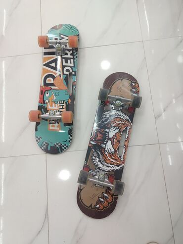 Ролики: Skateboard seti – rəngarəng və məşhur qrafik dizaynlarla iki lövhə