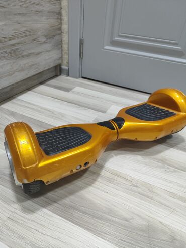 hoverboard qiym%C9%99ti: İşlənmiş Giroskuter 10.5", > 1000 Vt, 16 - 25 km/s, Ünvandan götürmə