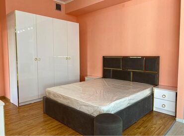 спальные гарнитуры новый: Спальный гарнитур, Двуспальная кровать, Шкаф, Комод, цвет - Серый, Новый