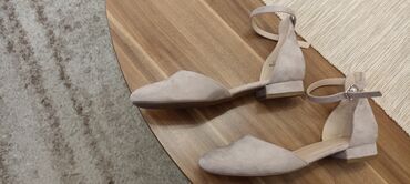 ravne zlatne sandale: Sandals, Graceland, 38