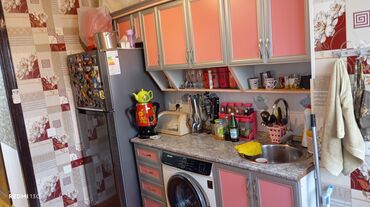 Mənzil kirayələyirəm: Mənzilin təsviri: - Geniş, işıqlı zal: L formalı yumşaq mebel — 8