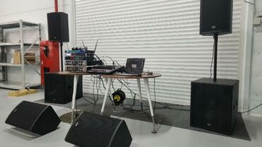 DJ-lər: Kalonka🔈, mikrofon🎤, DJ🕴🏼, fotoqraf📷, isiqlar🪩, tustu aparati