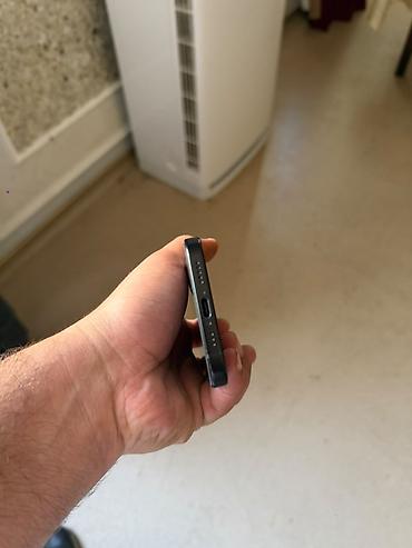 riffel tv pult: IPhone 15, Qara, Face ID — 3