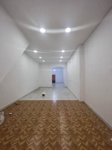 Digər kommersiya daşınmaz əmlakı: Sahəsi 80m2 olan təmirli,təmiz obyekt icarəyə verilir. İçərisində — 2