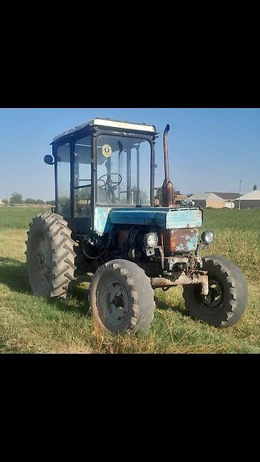 t 25 traktor satisi: Traktor t 28 tipli, kabinəli, mavi rəng. - Ön-arka təkər — 3
