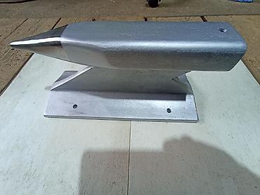 grisko: Nakovanj dužine 30 cm visine 14, 5 cm, stopa 12 cm x 30 cm, gornja — 1