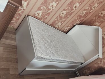 uwaq carpayisi: İşlənmiş, Təknəfərlik çarpayı, Bazasız, Matras ilə, Siyirməli