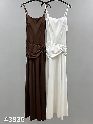 izzy papuce: Elegantna maxi haljina sa bretelicama
2900 din 
S M L — 3