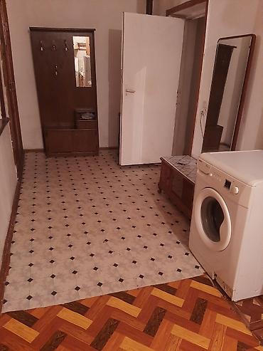 2 ci mikrorayon: 28 mayda,5-6 nəfər qız yaşaya bilən,2 böyük otaqlı ev kirayə verilir — 5