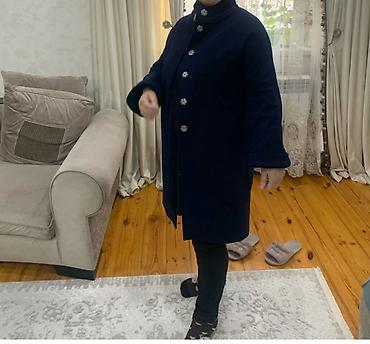 Qadınlar üçün tünd göy rəngli palto - Dizə qədər uzunluq, düz kəsim - lalafo.az -da Qadınlar üçün tünd göy rəngli palto - Dizə qədər uzunluq, düz kəsim -