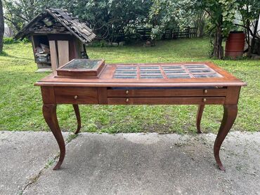 Stilske vitrine: Vitrina-sto za izlaganje nakita, satova ili kolekcionarskih predmeta — 3