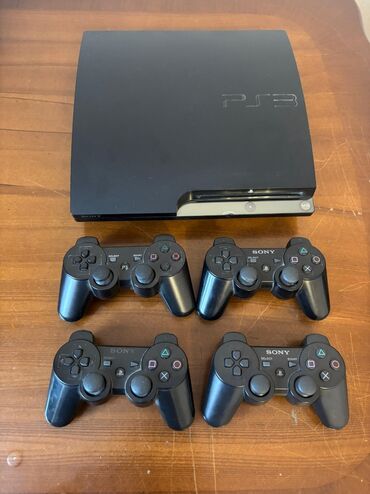 PS3 (Sony PlayStation 3): PlayStation 3. qiymet 200 man.yaddaş 256 Gb. 4 ədəd joystick.25 oyunu