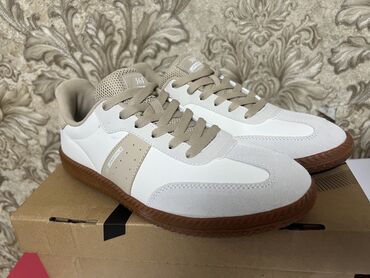 белая обувь: Продаю кеды оригинал 361* новые с коробкой