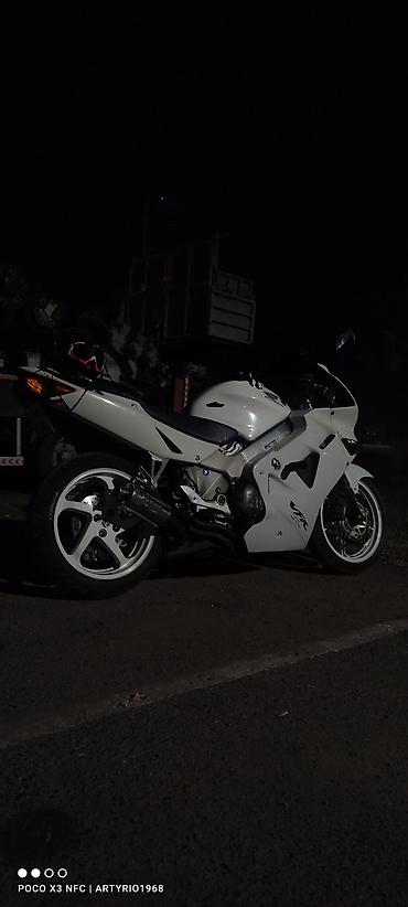 Honda VFR800FI - Спорт-турист с легендарным V4 781 см³ и инжектором