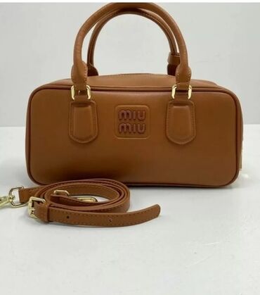 кожаная мягкая сумка: Продам сумку miumiu отличное качество, торг уместен
