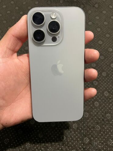 Apple iPhone: IPhone 15 Pro, Б/у, 128 ГБ, Серебристый, Чехол, 82 %