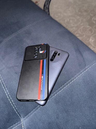 телефон xr: Смартфон Redmi в сером цвете на экране есть царапины щас стоит стекло