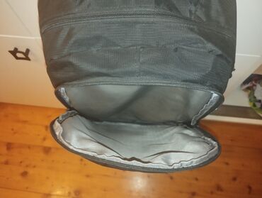 Rukzaklar: Qara Çanta Heç bir yeri cırıq deyil, fermuar və tutacaqları sağlamdır — 5